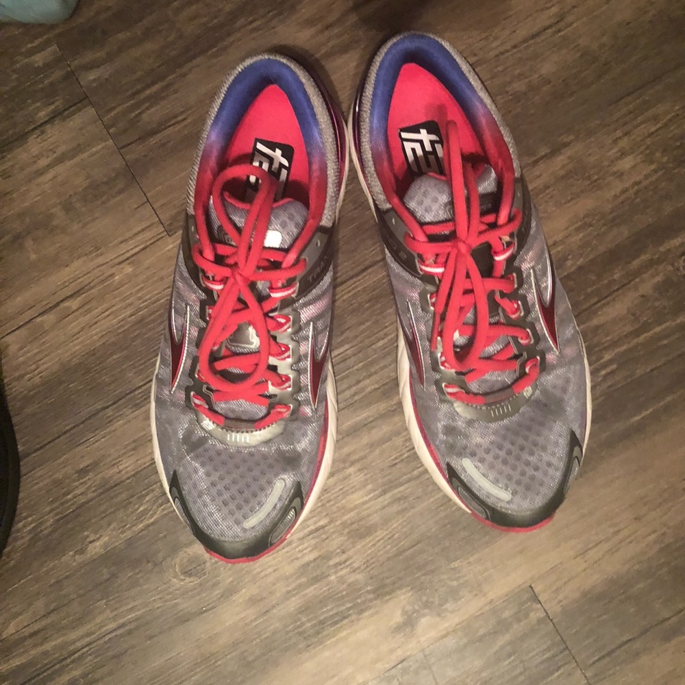 EUC Brooks size 10